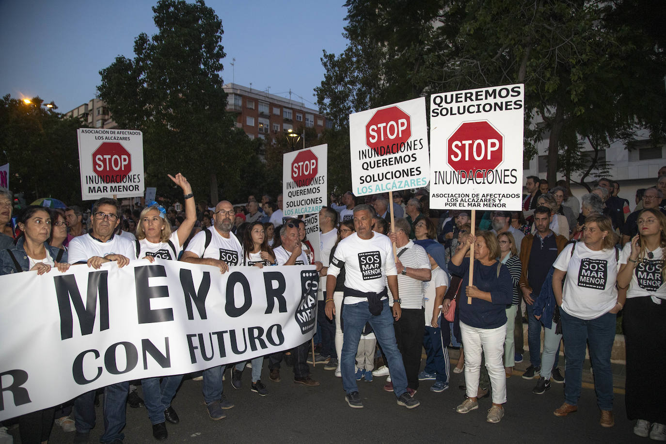 Unas 55.000 personas claman contra la contaminación y reclaman soluciones para «salvar» la laguna.