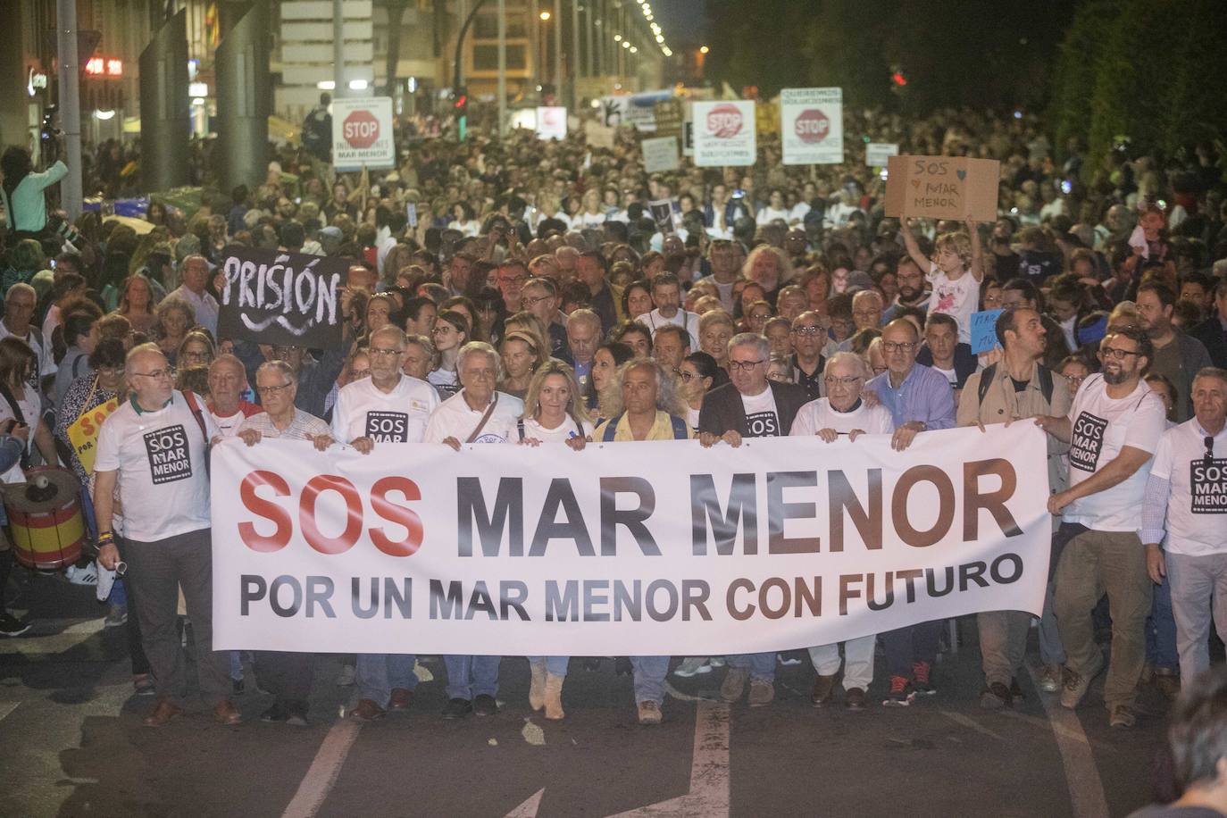 Unas 55.000 personas claman contra la contaminación y reclaman soluciones para «salvar» la laguna.