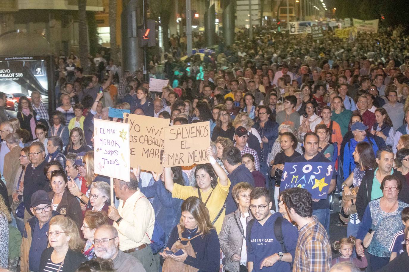 Unas 55.000 personas claman contra la contaminación y reclaman soluciones para «salvar» la laguna.