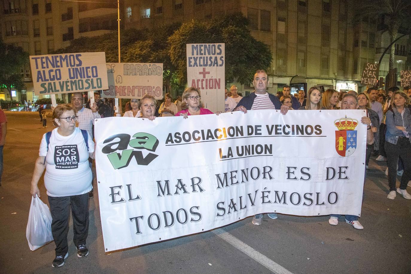Unas 55.000 personas claman contra la contaminación y reclaman soluciones para «salvar» la laguna.