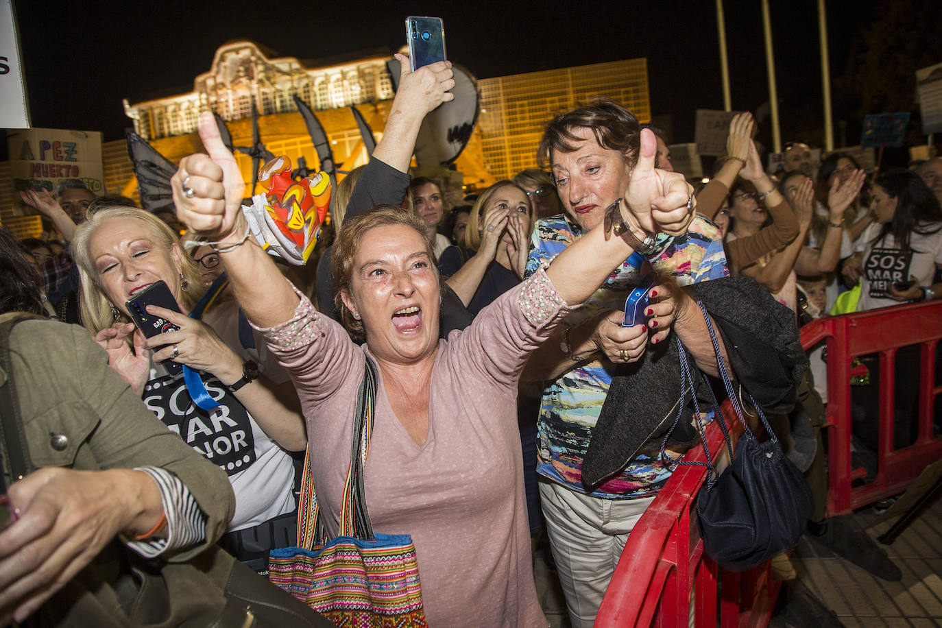 Unas 55.000 personas claman contra la contaminación y reclaman soluciones para «salvar» la laguna.