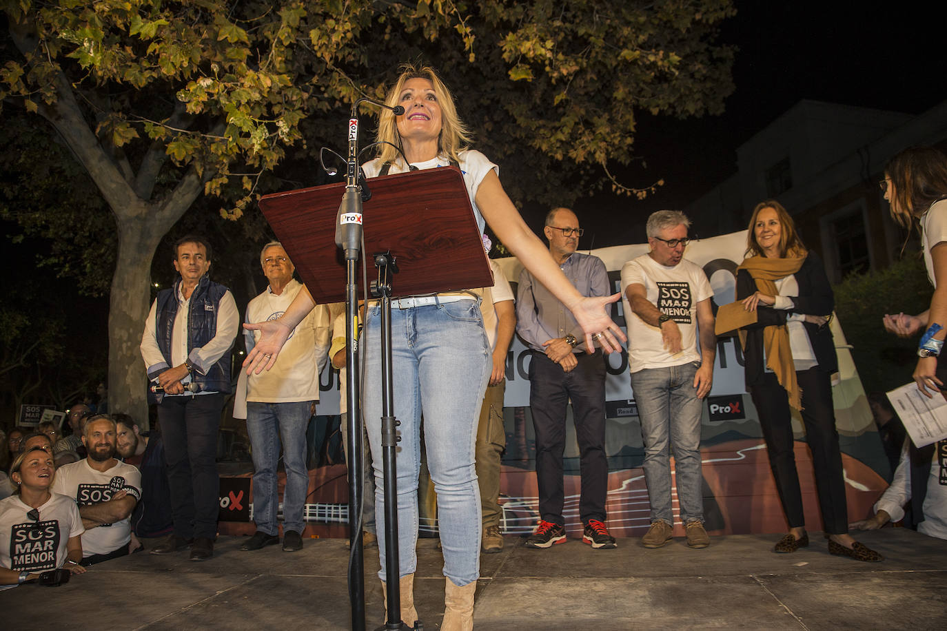 Unas 55.000 personas claman contra la contaminación y reclaman soluciones para «salvar» la laguna.