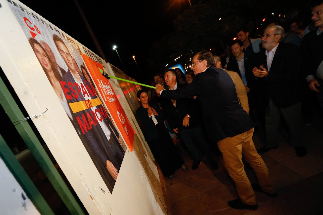 Pegada de carteles de Ciudadanos.