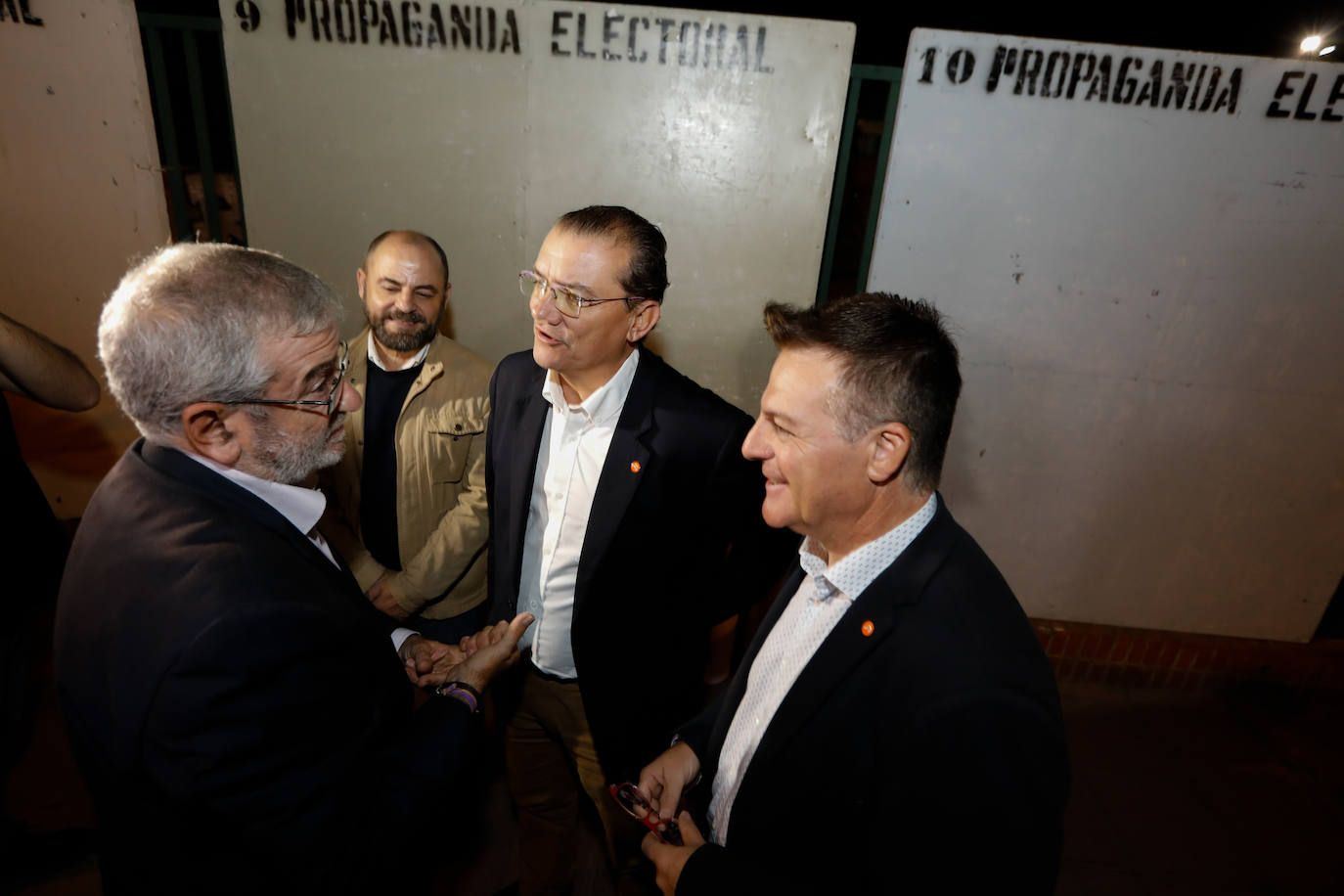 Pegada de carteles de Ciudadanos.