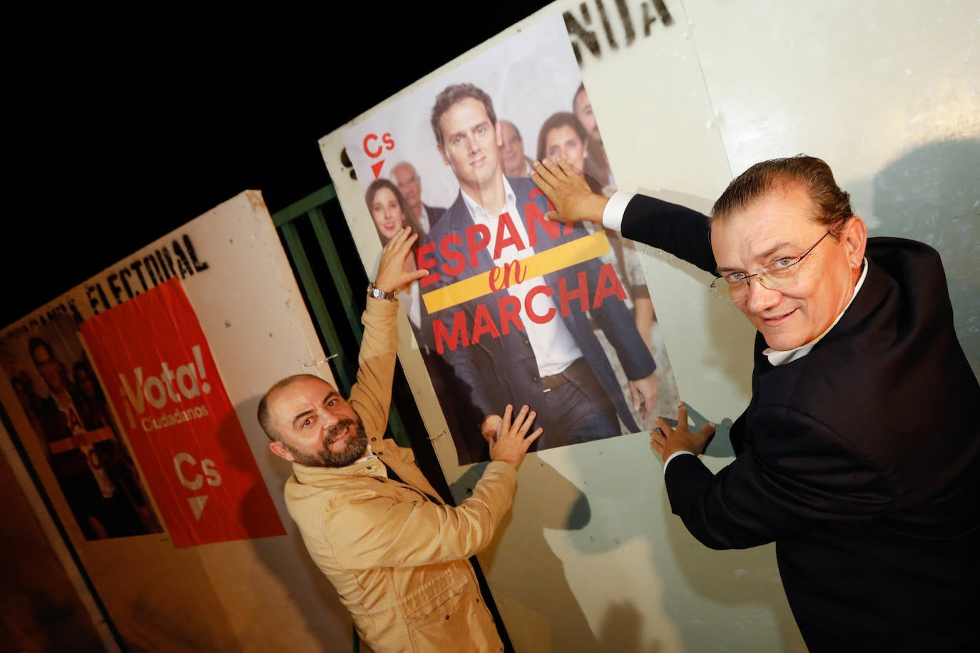 Pegada de carteles de Ciudadanos.