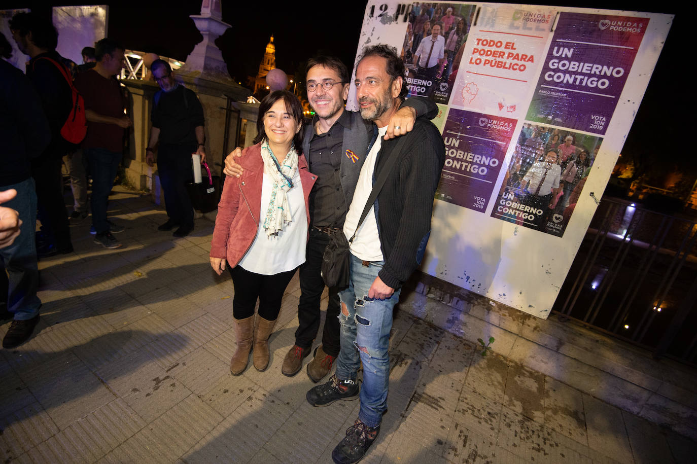 Pegada de carteles de Unidas Podemos