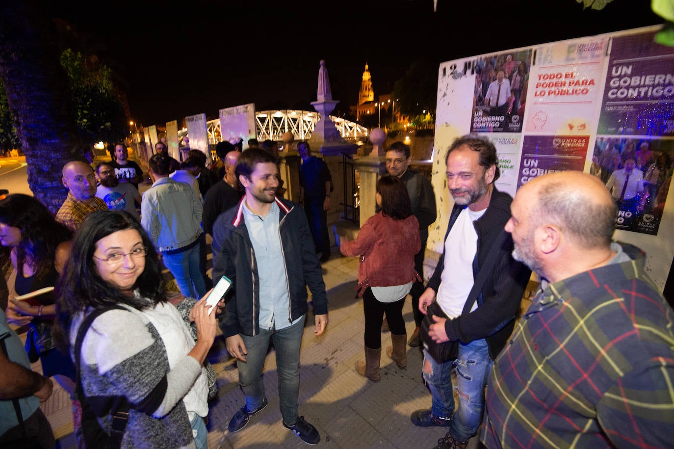 Pegada de carteles de Unidas Podemos