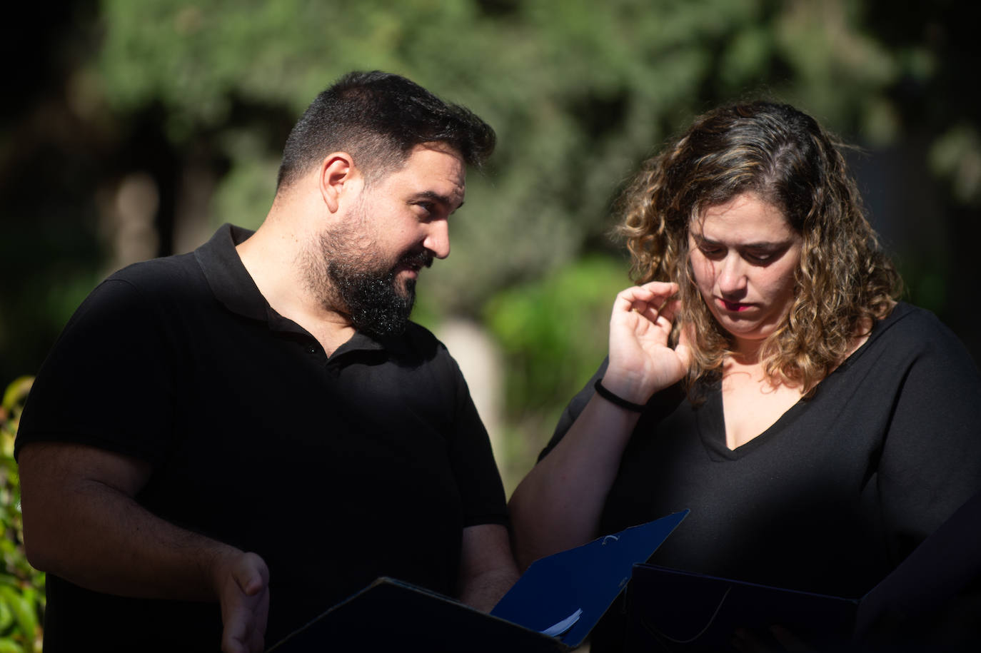 El grupo Miskorus puso la nota musical en el camposanto de Jesús, donde el obispo Lorca Planes ofició una misa. 