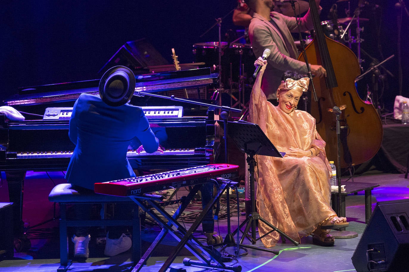 La gran dama de Cayo Hueso inaugura la 39 edición del Cartagena Jazz con la emoción como factor dominante en 'El último beso'.