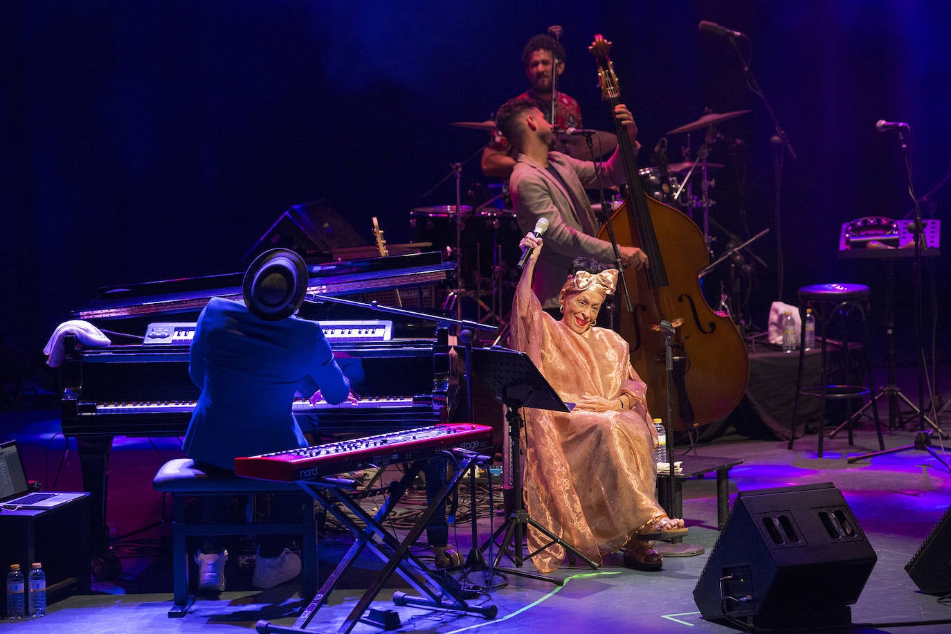 La gran dama de Cayo Hueso inaugura la 39 edición del Cartagena Jazz con la emoción como factor dominante en 'El último beso'.