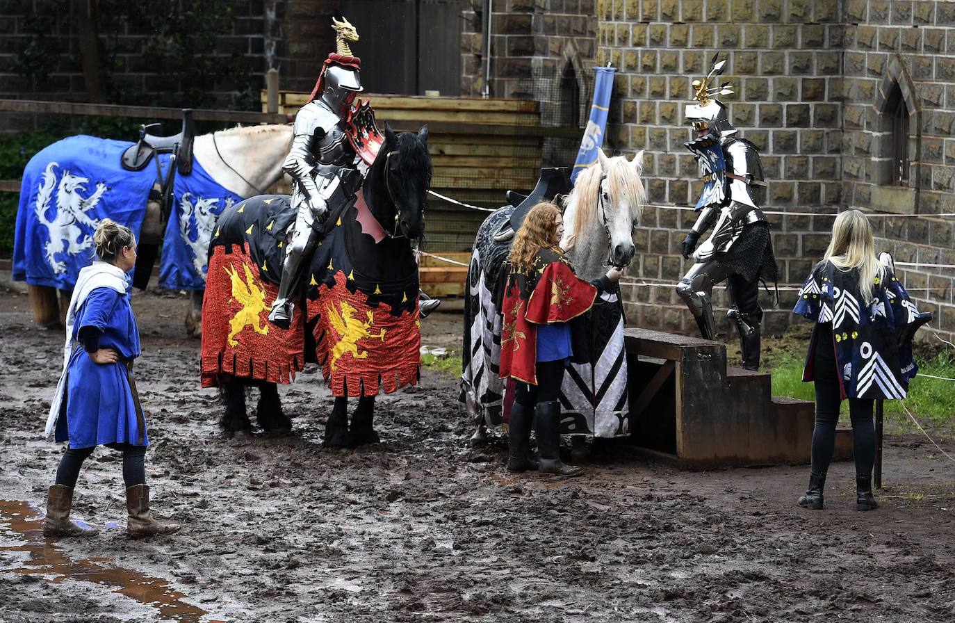 El castillo Kyral en Leigh Creek, a unos cien kilómetros de Melbourne, es testigo de una batalla de justas entre australianos e ingleses que recrea las batallas que vivieron en siglos anteriores.