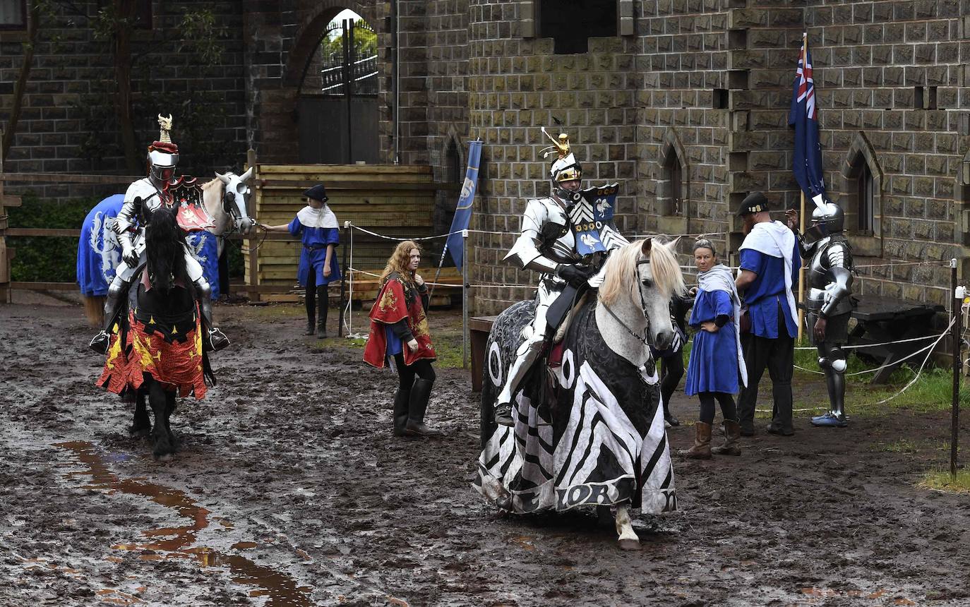 El castillo Kyral en Leigh Creek, a unos cien kilómetros de Melbourne, es testigo de una batalla de justas entre australianos e ingleses que recrea las batallas que vivieron en siglos anteriores.