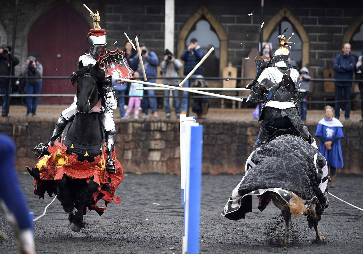 El castillo Kyral en Leigh Creek, a unos cien kilómetros de Melbourne, es testigo de una batalla de justas entre australianos e ingleses que recrea las batallas que vivieron en siglos anteriores.