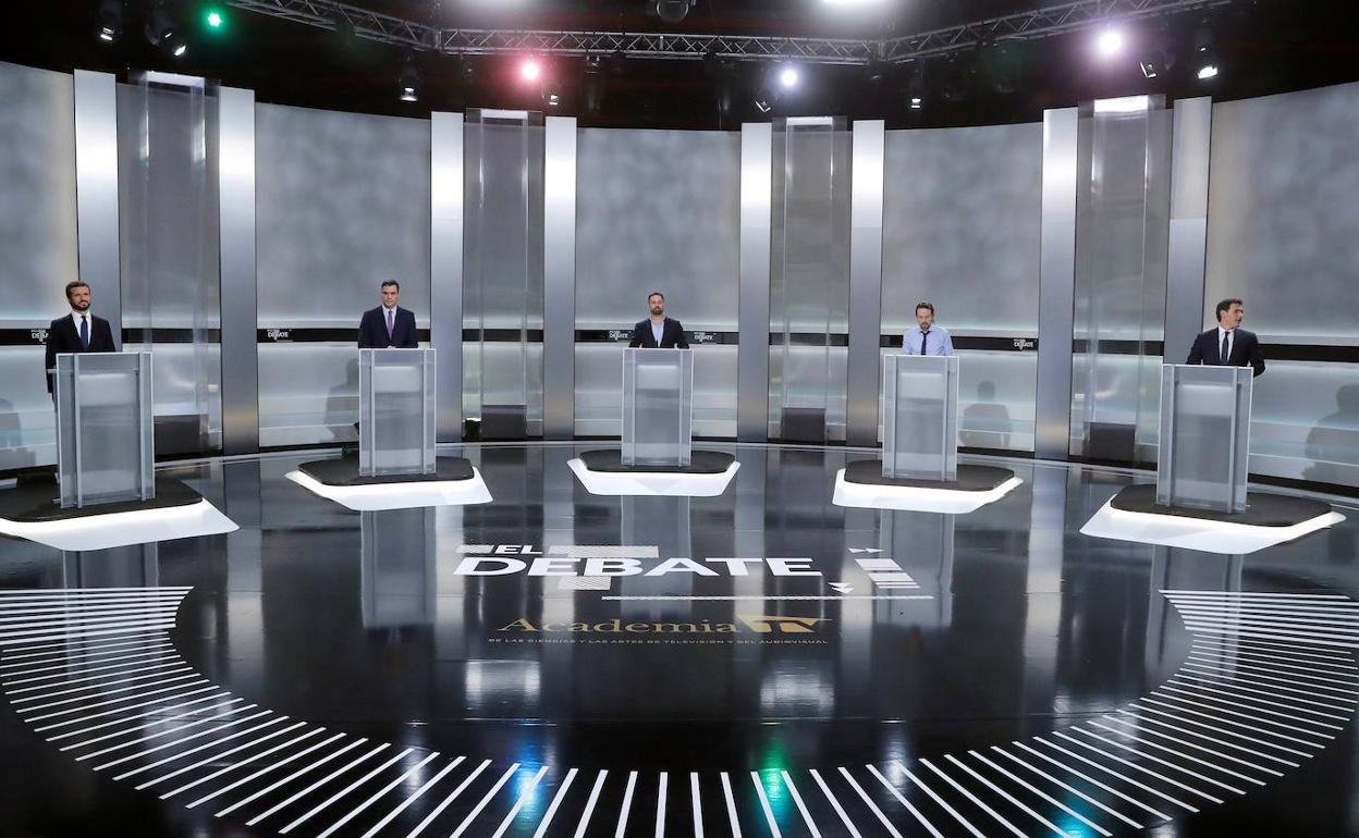 Los candidatos a la presidencia del Gobierno, (i-d) Pablo Casado, Pedro Sánchez, Santiago Abascal, Pablo Iglesias y Albert Rivera, momentos antes de comenzar el debate electoral.