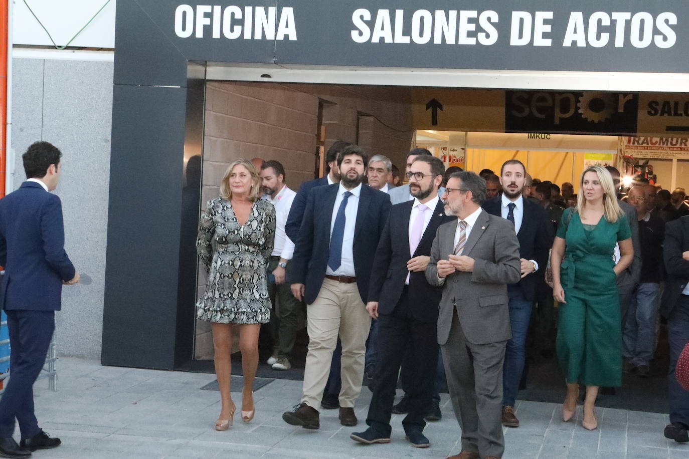 El presidente López Miras y el alcalde destacan la importancia de un sector que en la Región cuenta con 1.500 granjas.