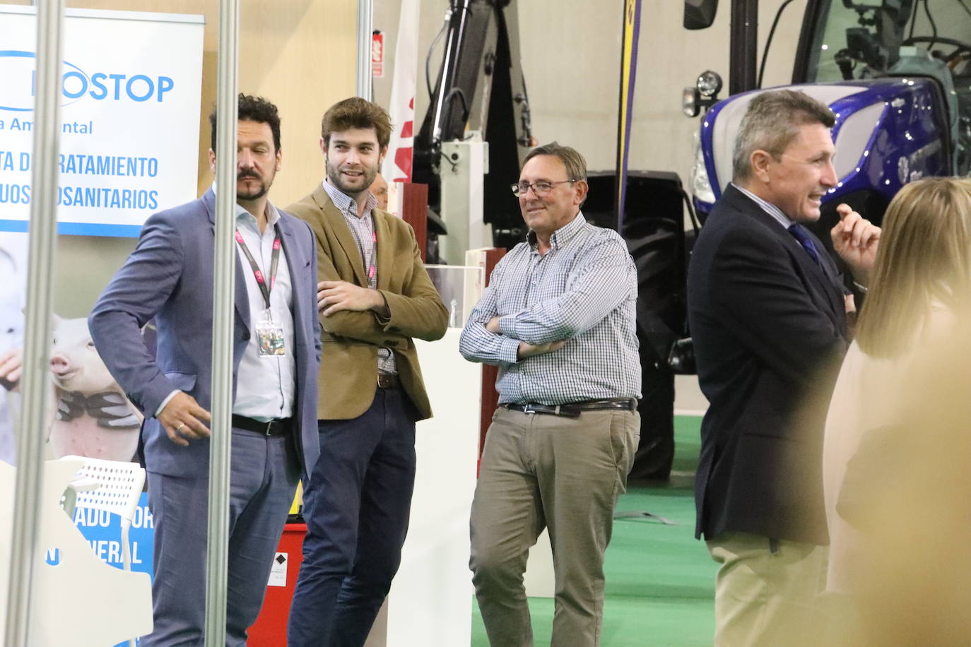 El presidente López Miras y el alcalde destacan la importancia de un sector que en la Región cuenta con 1.500 granjas.