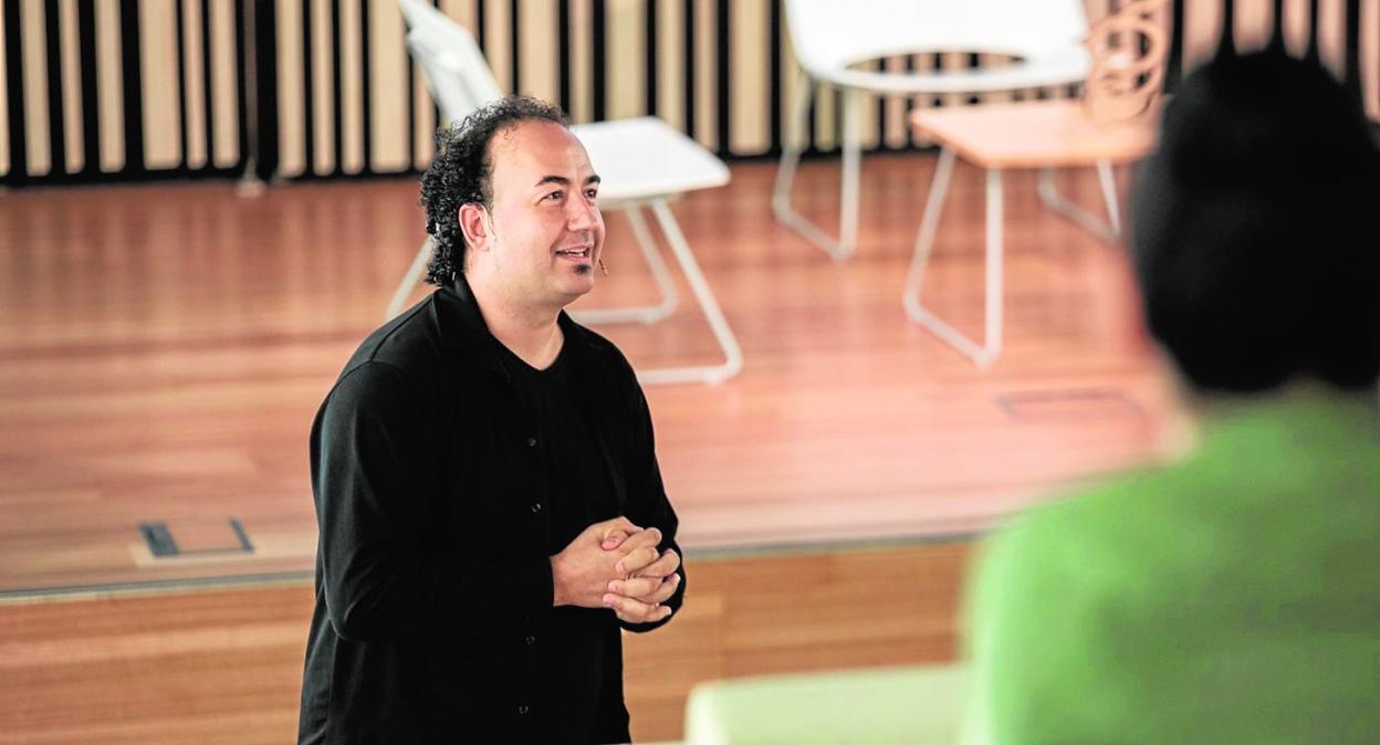 El jefe de sala de Mugaritz, José Ramón Calvo. 