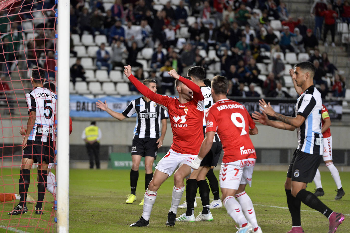 El técnico grana consigue meter al Real Murcia en la Copa del Rey tras superar tres rondas y logra uno de los objetivos marcados por la directiva esta temporada