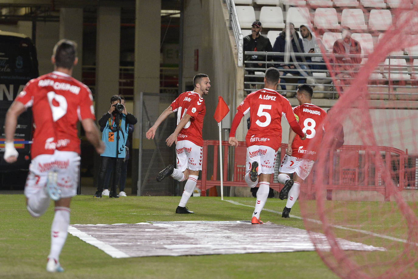 El técnico grana consigue meter al Real Murcia en la Copa del Rey tras superar tres rondas y logra uno de los objetivos marcados por la directiva esta temporada