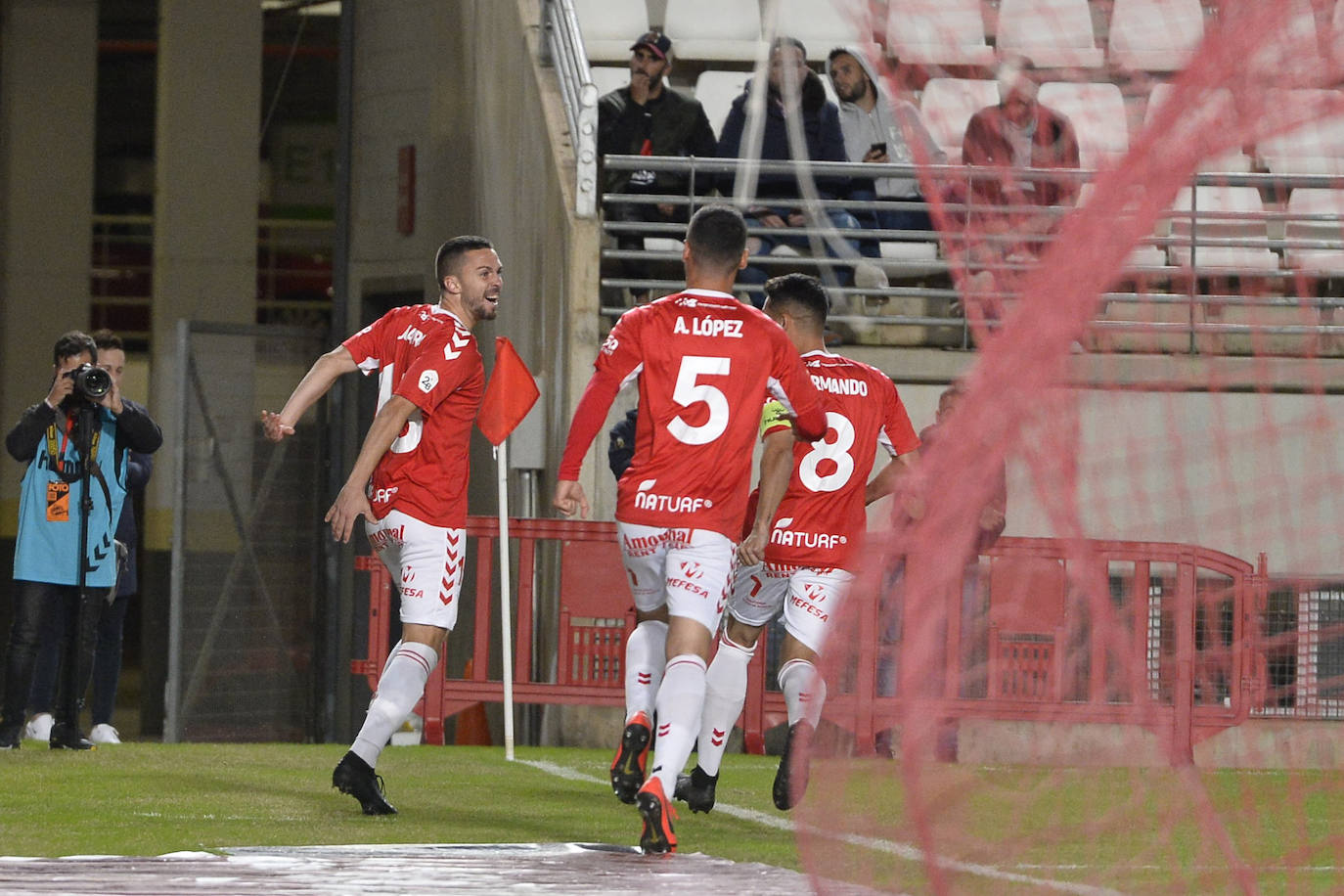 El técnico grana consigue meter al Real Murcia en la Copa del Rey tras superar tres rondas y logra uno de los objetivos marcados por la directiva esta temporada