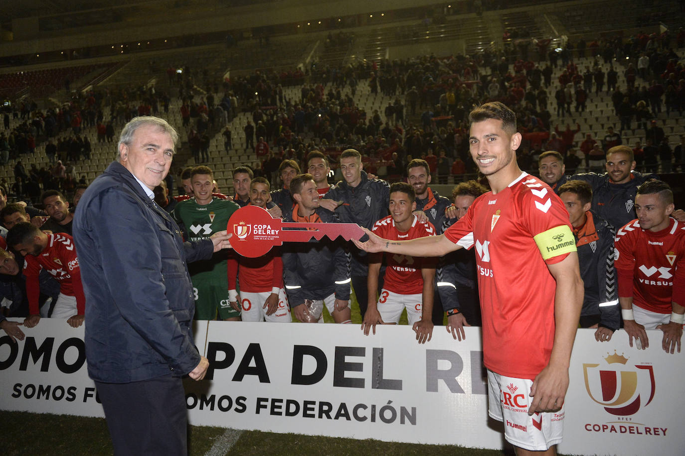 El técnico grana consigue meter al Real Murcia en la Copa del Rey tras superar tres rondas y logra uno de los objetivos marcados por la directiva esta temporada