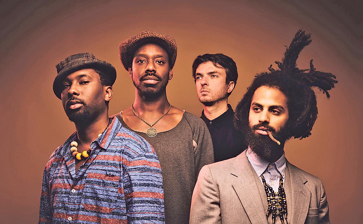Sons of Kemet, con su líder Shabaka Hutchings (2i).
