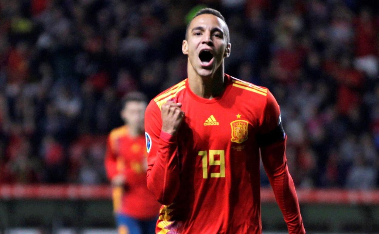 Rodrigo Moreno celebra un gol con España. 