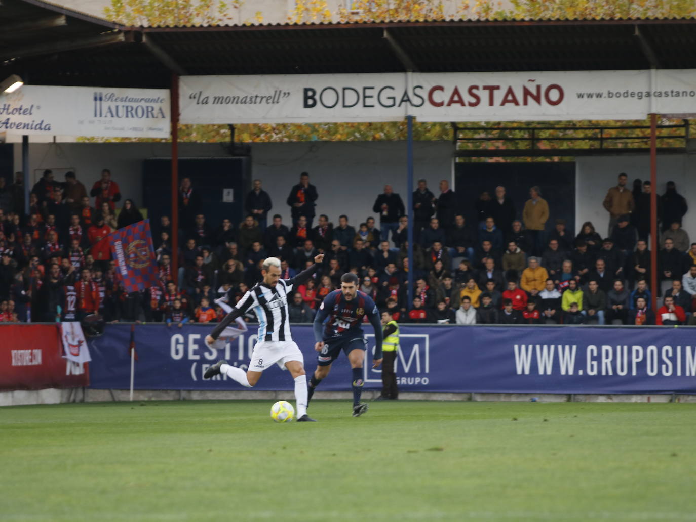 Dos goles del defensa alicantino, en estado de gracia, dejaron encarrilado el partido en la primer parte