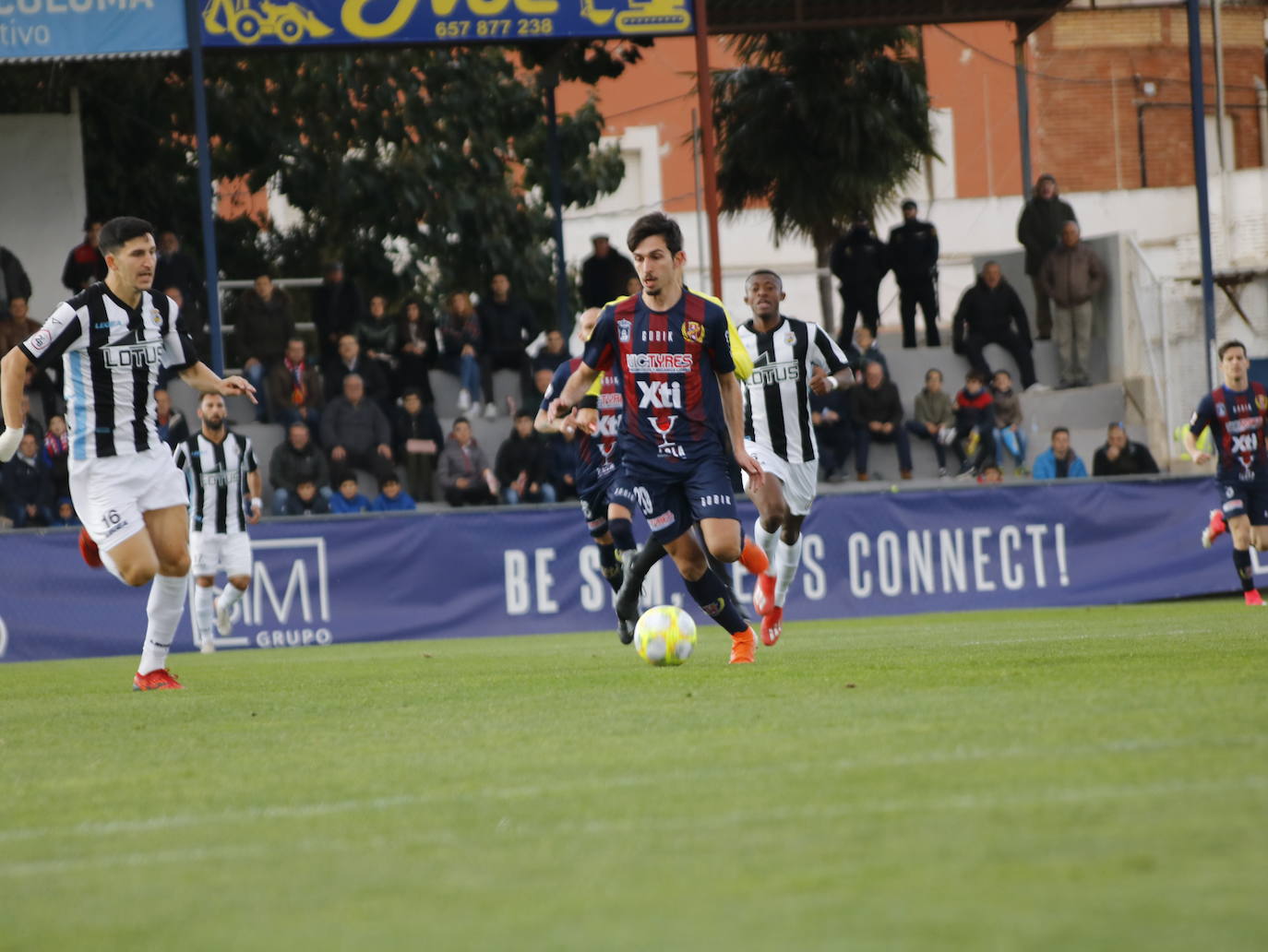 Dos goles del defensa alicantino, en estado de gracia, dejaron encarrilado el partido en la primer parte