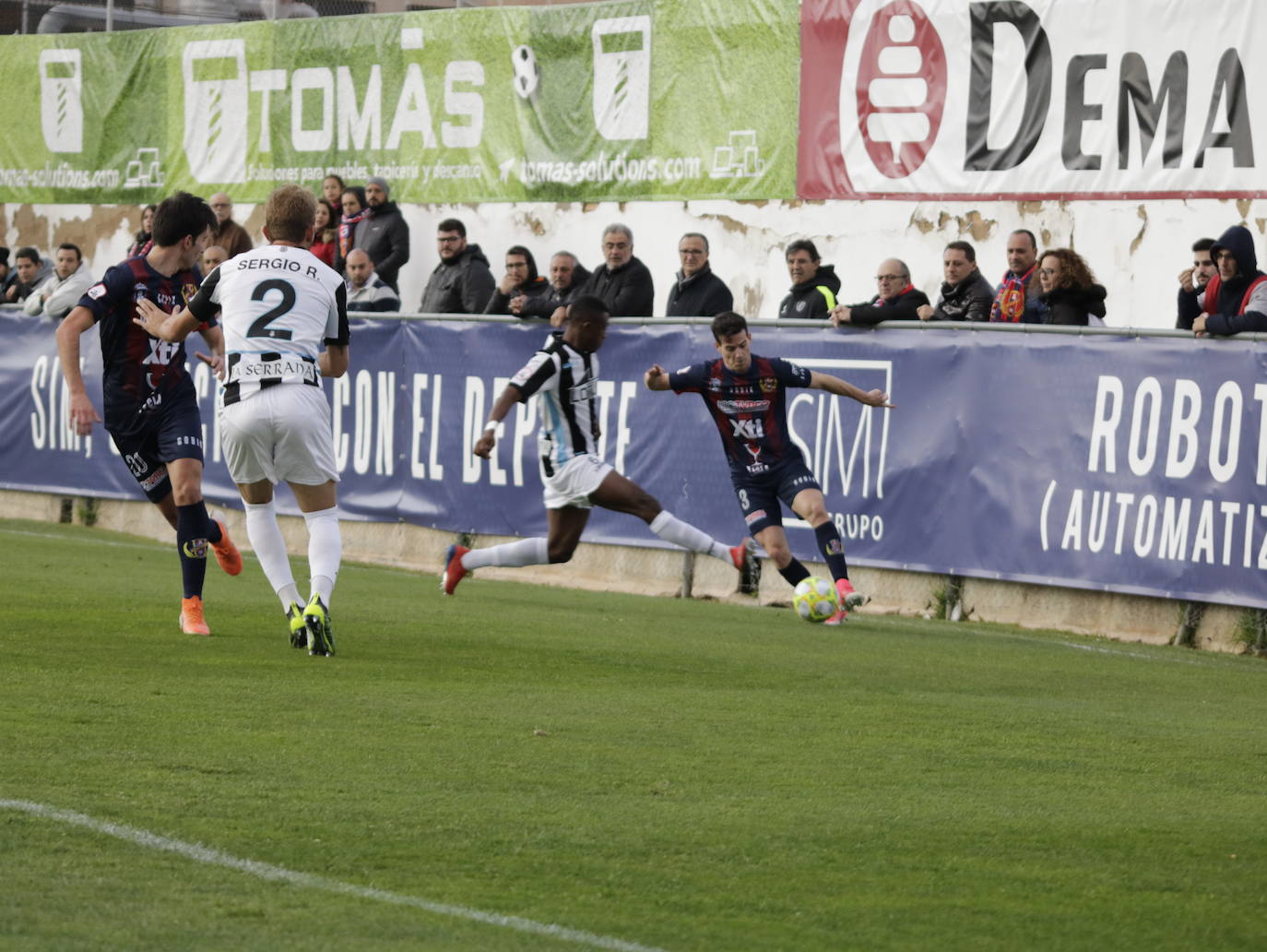 Dos goles del defensa alicantino, en estado de gracia, dejaron encarrilado el partido en la primer parte