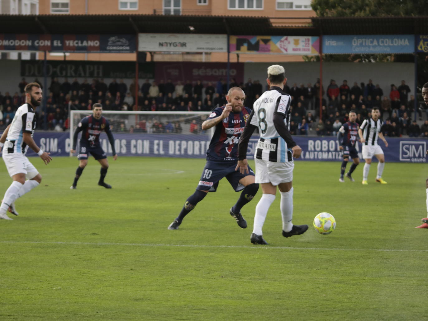 Dos goles del defensa alicantino, en estado de gracia, dejaron encarrilado el partido en la primer parte