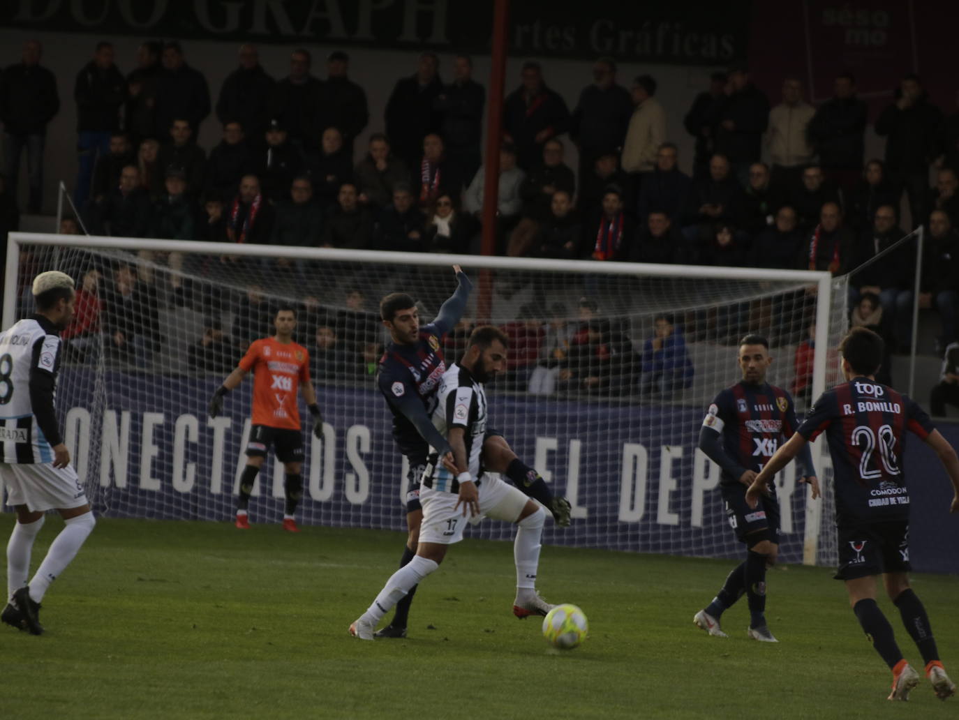 Dos goles del defensa alicantino, en estado de gracia, dejaron encarrilado el partido en la primer parte