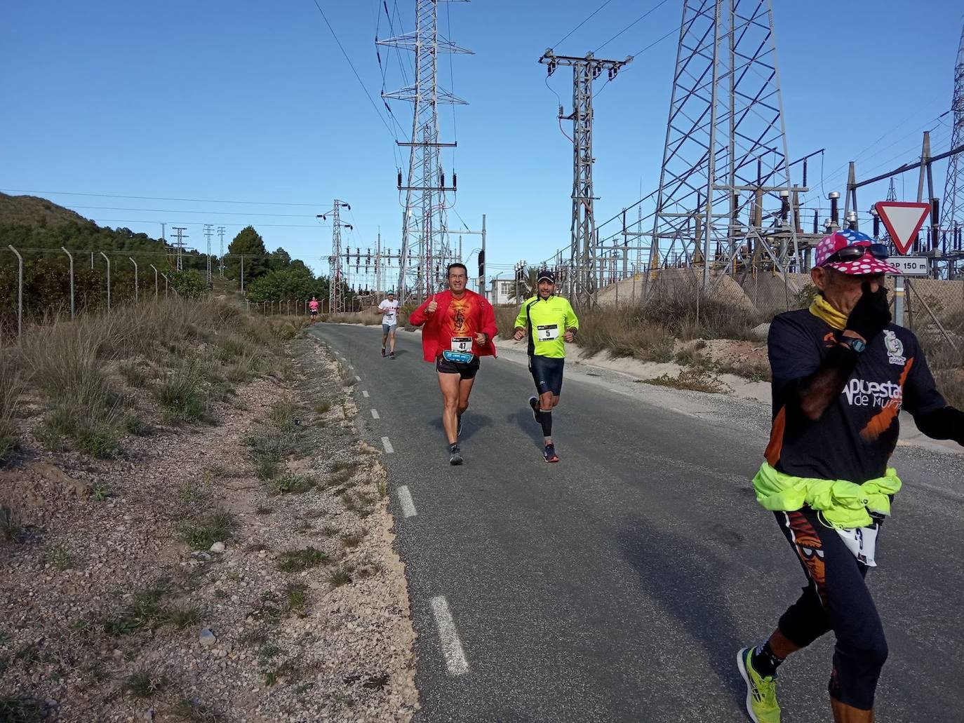 El atleta del Mobel Automenor Running Team vence con un tiempo de 1:33:14, por los 2:01:03 para la ganadora femenina.