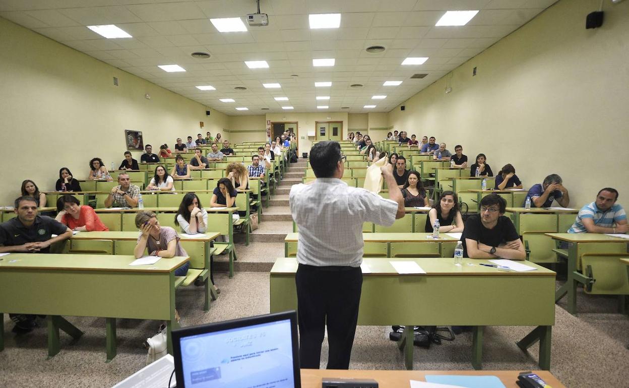 Una sala llena de opositores al cuerpo de maestros, en una imagen de archivo.
