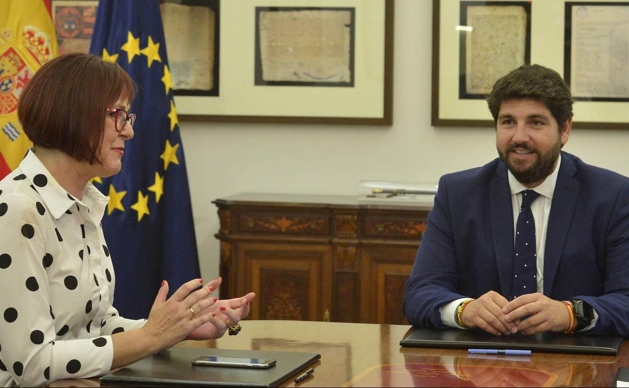 Isabel Franco y Fernando López Miras, en la toma de posesión del actual Gobierno regional.