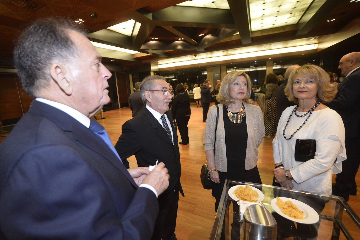 La delegación en la Región de Murcia de la Asociación Española Contra el Cáncer (AECC) celebró su cena benéfica, en la que hizo entrega de sus premios.