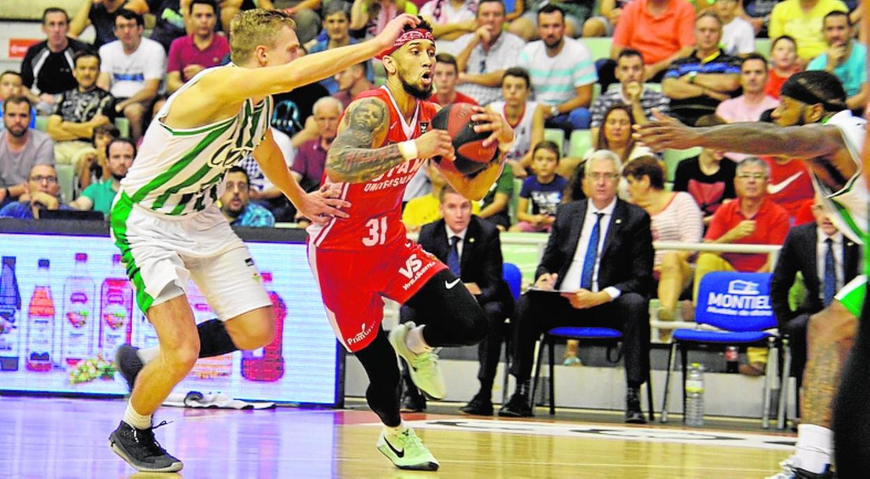 Booker, en el partido ante el Betis. 