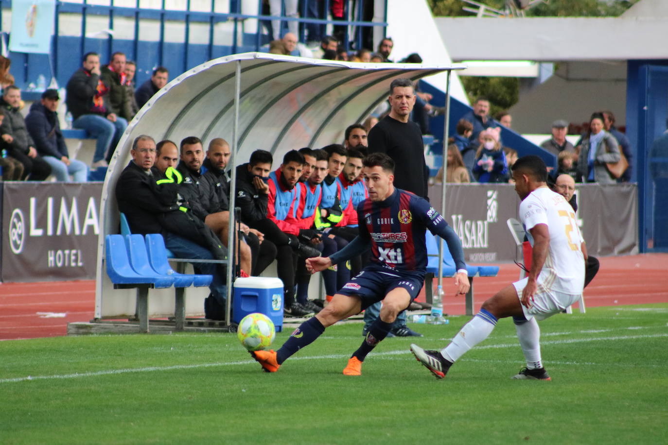 Un gol de Manel sobre la bocina trunca la buena racha del conjunto de Sandroni y le da los tres puntos a un Marbella que vuelve a la senda del triunfo