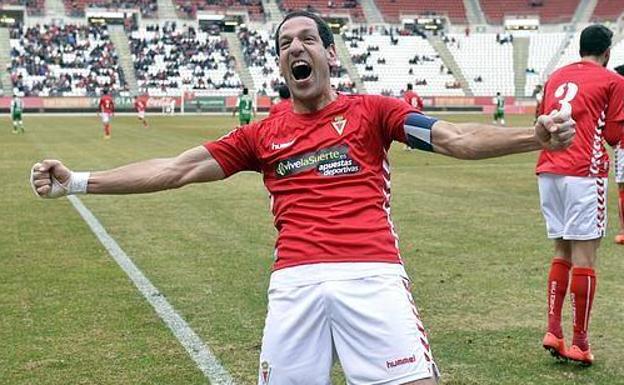 José Luis Acciari celebra un gol con el Real Murcia, en una imagen de archivo.