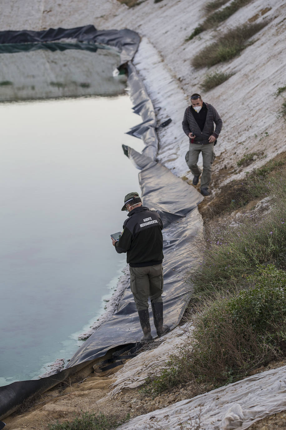 Estudia si la Comunidad ha incurrido en delitos contra el medio ambiente y de prevaricación en la parcela, que sigue sin un plan de descontaminación.