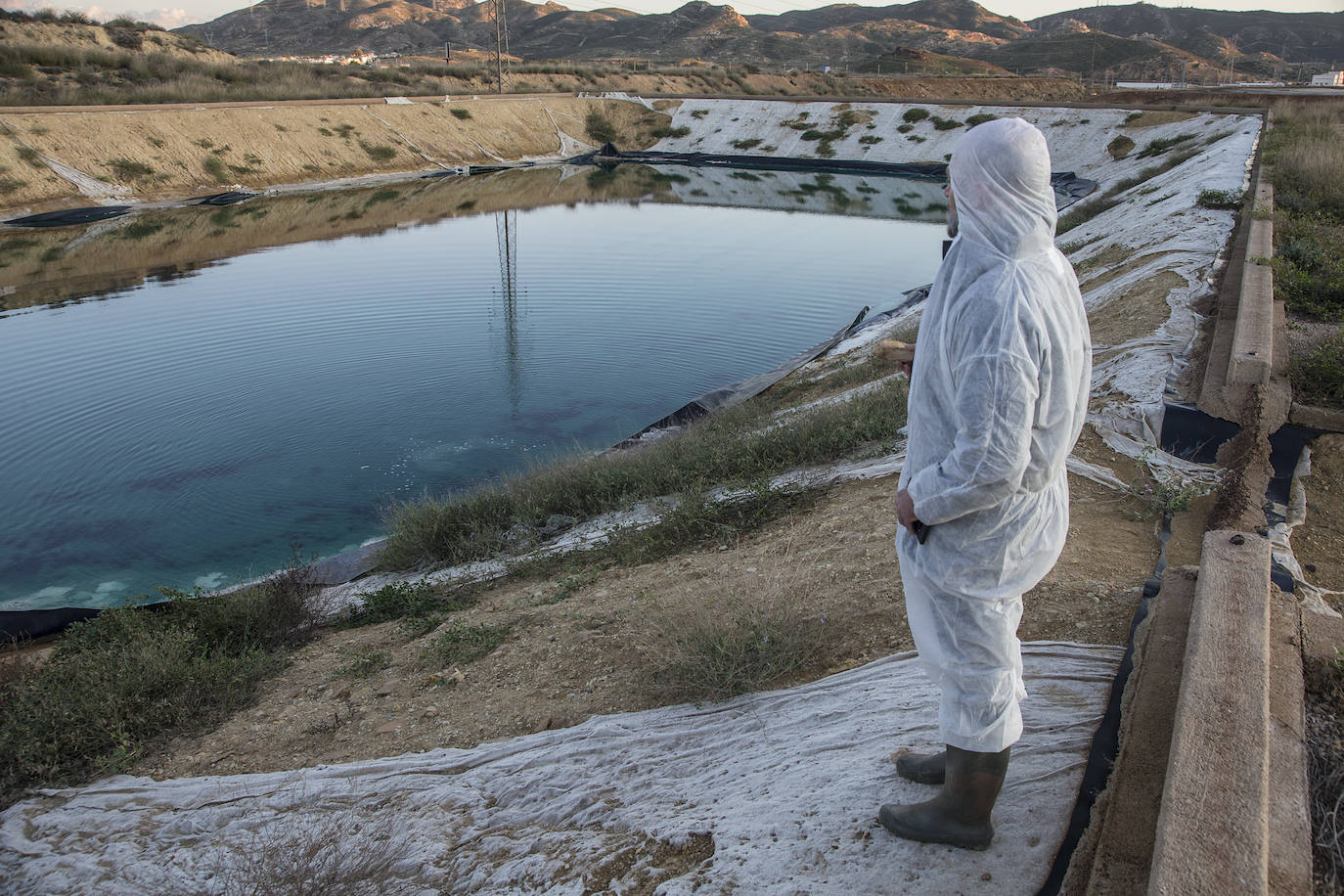 Estudia si la Comunidad ha incurrido en delitos contra el medio ambiente y de prevaricación en la parcela, que sigue sin un plan de descontaminación.