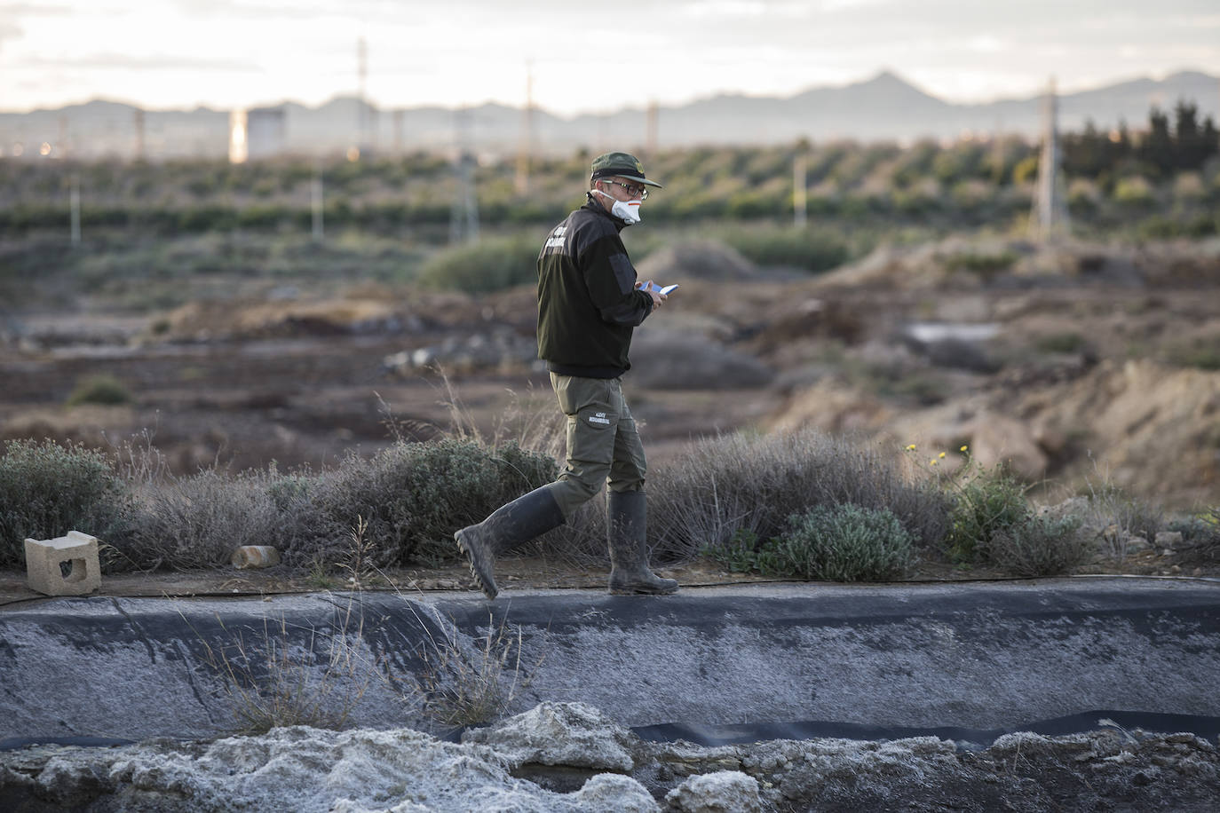 Estudia si la Comunidad ha incurrido en delitos contra el medio ambiente y de prevaricación en la parcela, que sigue sin un plan de descontaminación.