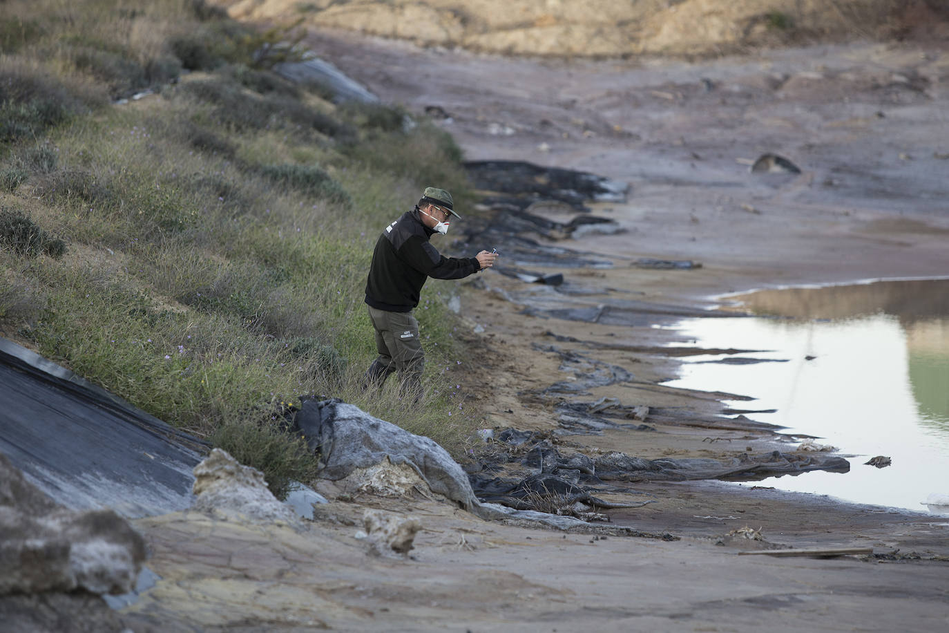 Estudia si la Comunidad ha incurrido en delitos contra el medio ambiente y de prevaricación en la parcela, que sigue sin un plan de descontaminación.