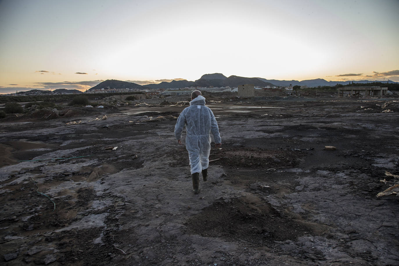 Estudia si la Comunidad ha incurrido en delitos contra el medio ambiente y de prevaricación en la parcela, que sigue sin un plan de descontaminación.