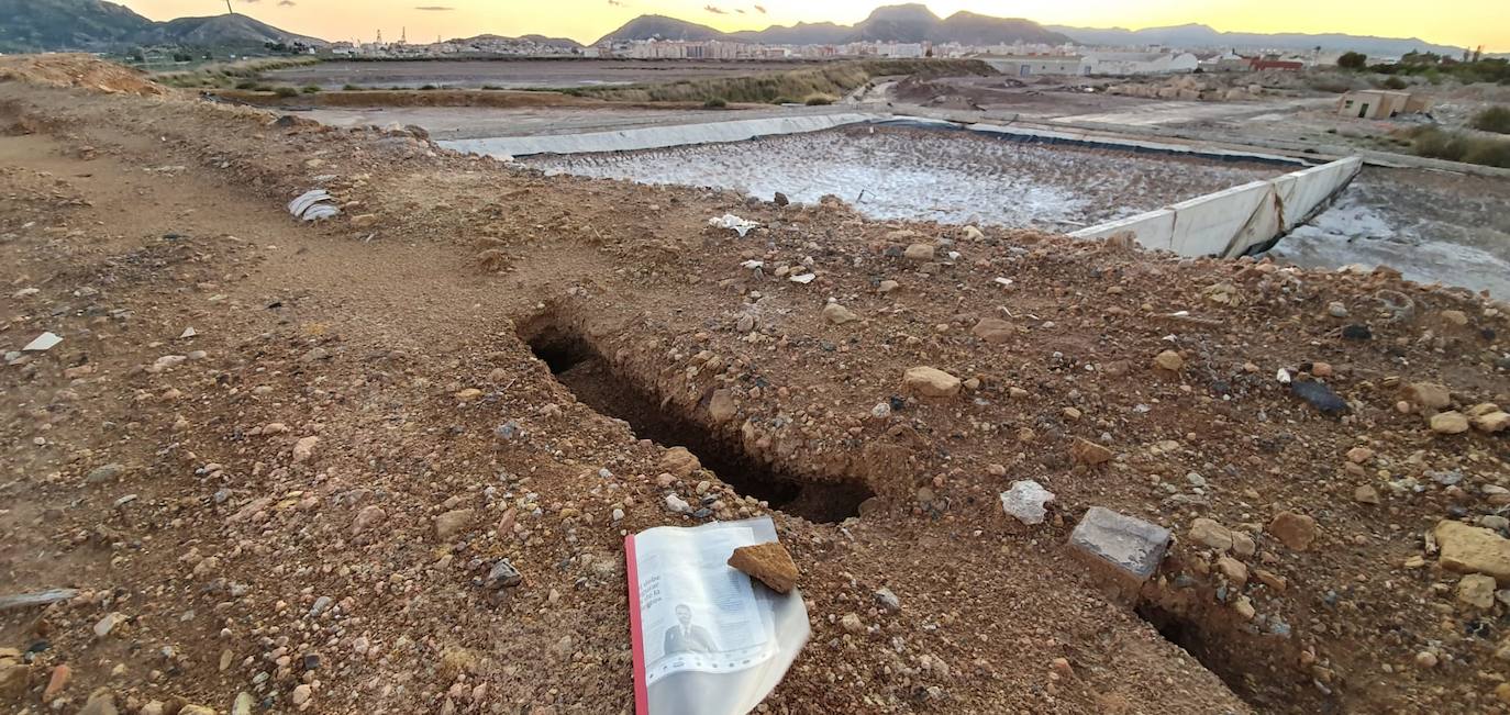 Estudia si la Comunidad ha incurrido en delitos contra el medio ambiente y de prevaricación en la parcela, que sigue sin un plan de descontaminación.