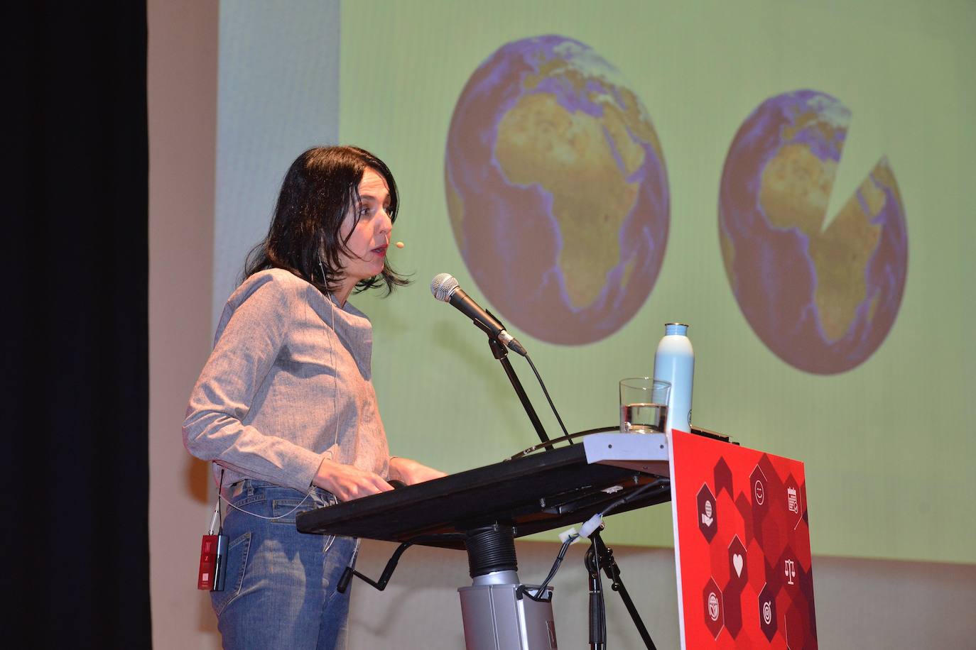 Expertos y directivos destacan en un foro de LA VERDAD las iniciativas puestas en marcha para a cumplir los 17 objetivos que marca la ONU antes de 2030.