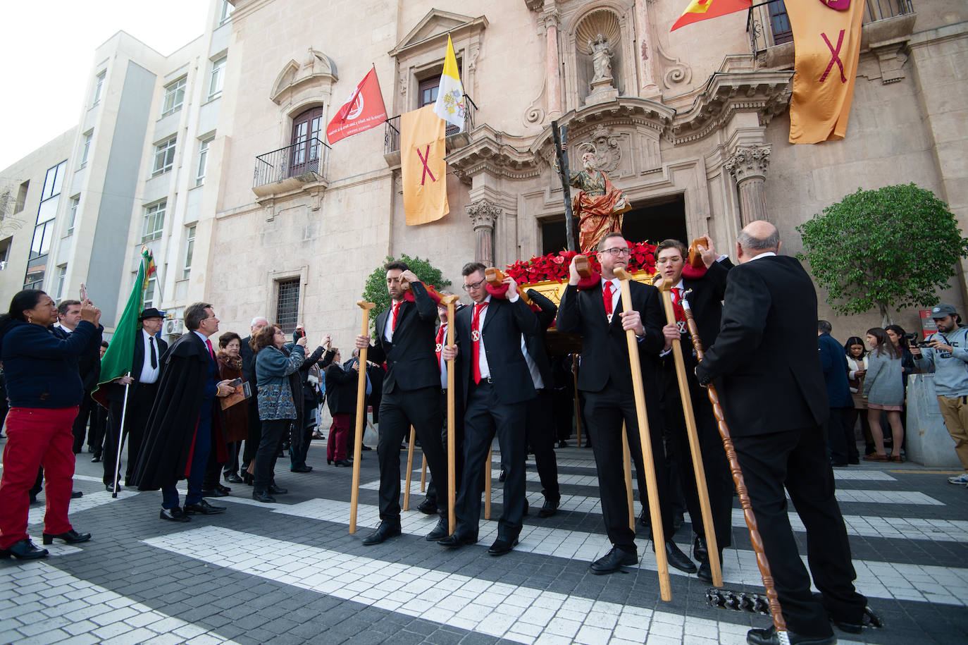 La talla regresa a su parroquia tras pasar casi 12 meses en manos de los restauradores. 