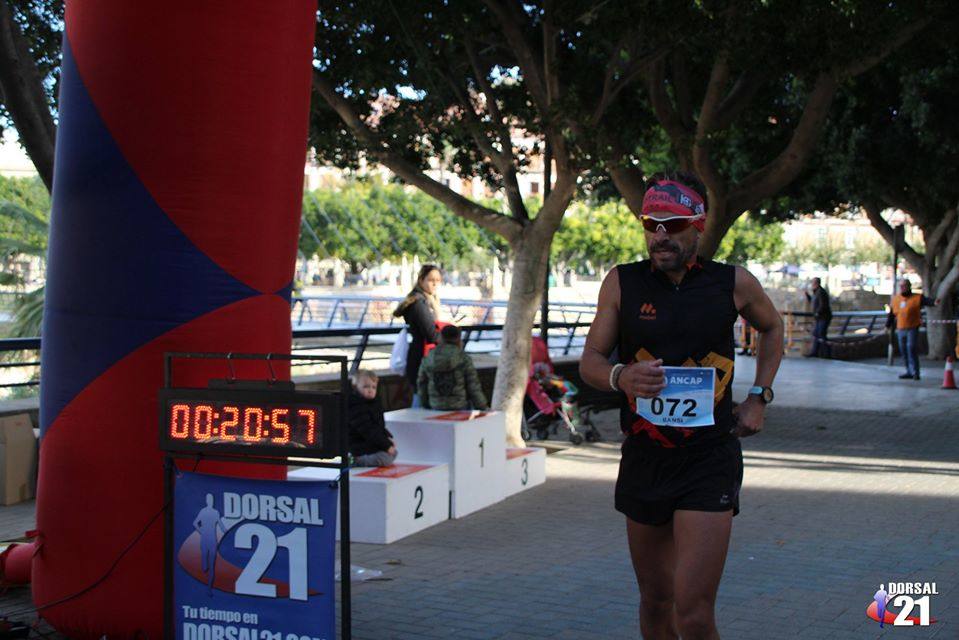 El atleta de la UCAM completa los 6 kilómetros en 19:09 minutos, por los 23:04 de la corredora del Bitec Tri Impulso