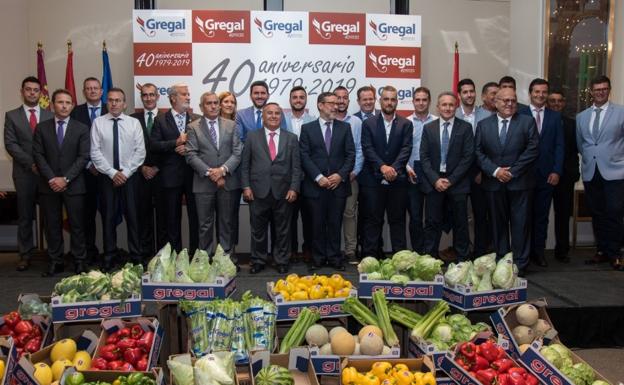 Celebración del 40 aniversario de Gregal, con representantes de la cooperativa y autoridades.