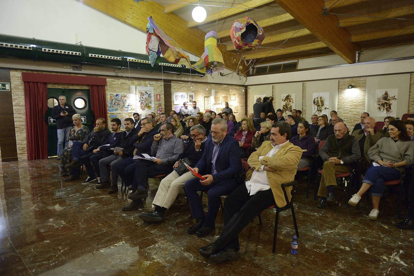 La Junta Municipal se constituyó anoche y la vocal del partido de Abascal Francisca García Martínez fue elegida presidenta. 